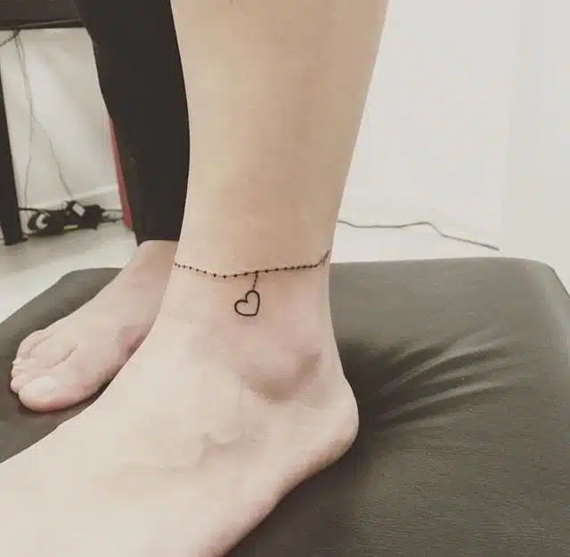 62+ Beautiful Ankle Bracelet Tattoos